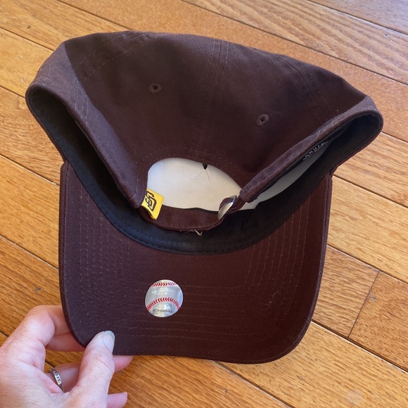 Brand new San Diego Padres ball cap - 9twenty new era.  MLB - Picture 3 of 4